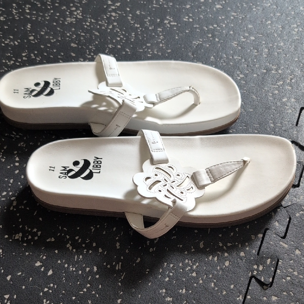 Sam & Libby White Floral Sandals